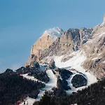 Oasi فندق كورتينا دامبيتزو