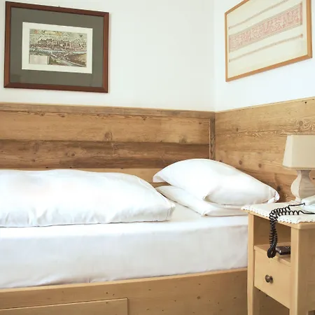 Hotel Oasi 2*