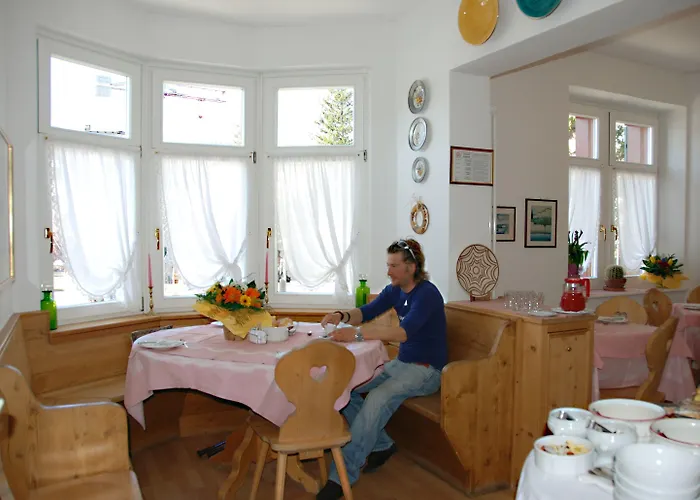 Hotel Oasi 2*