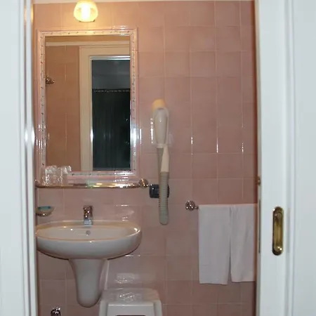Hotel Oasi 2*