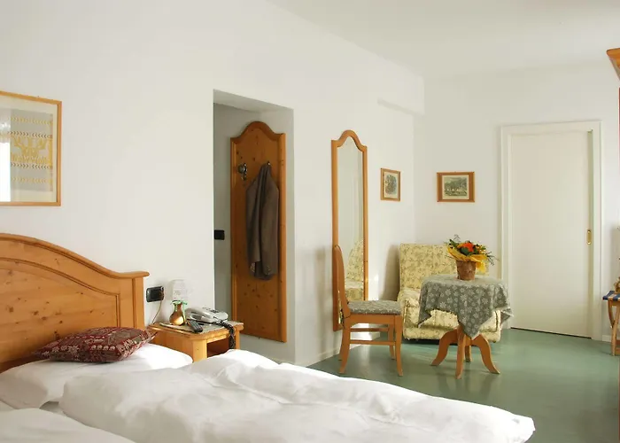 Oasi 科尔蒂纳丹佩佐